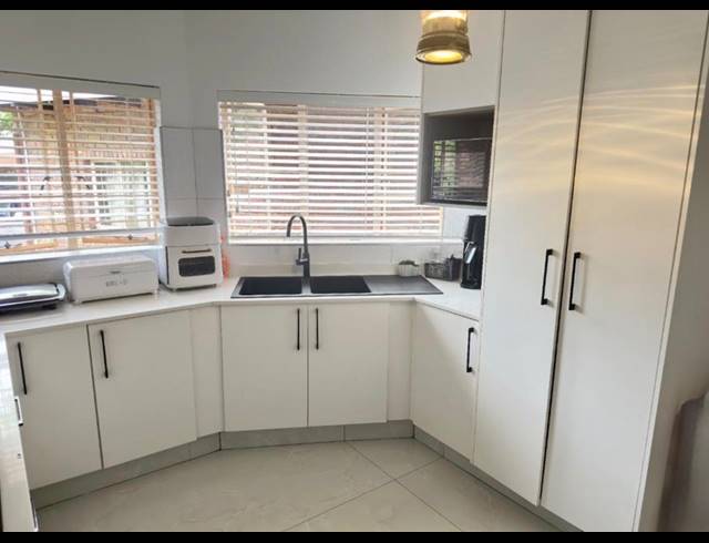 4 BEDROOM HOUSE FOR SALE IN WATERKLOOF GLEN
